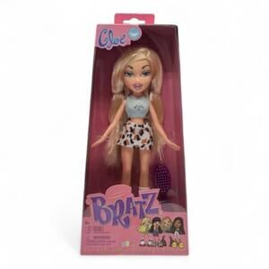 Bratz Cloe Doll MGA With Cloth Light Brown Hair Fashion Doll